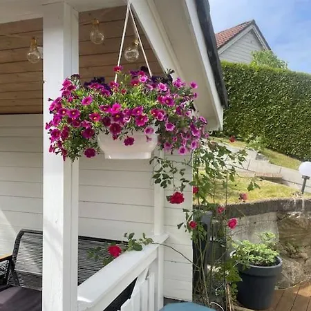 Large With A Lovely Garden, Perfect For Families! Вілла