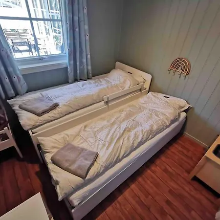 Large With A Lovely Garden, Perfect For Families! Вілла *