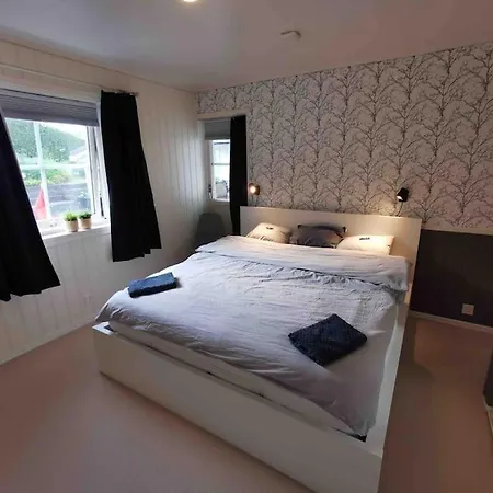 Вілла Large With A Lovely Garden, Perfect For Families!