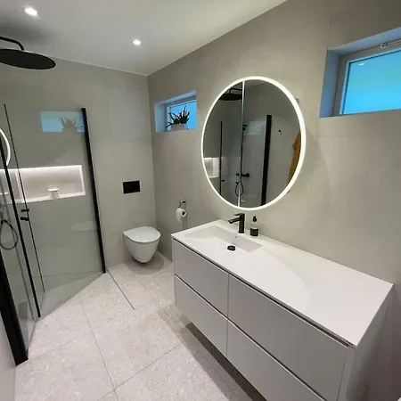 Large With A Lovely Garden, Perfect For Families! *