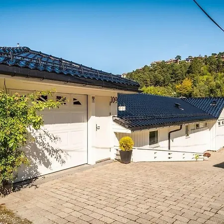 Large With A Lovely Garden, Perfect For Families! * Берген