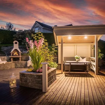 Large With A Lovely Garden, Perfect For Families! *