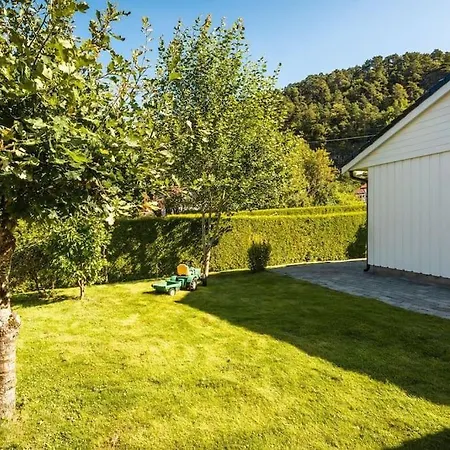 Large With A Lovely Garden, Perfect For Families! *