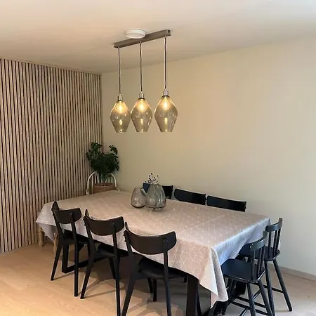 Large With A Lovely Garden, Perfect For Families! Вілла