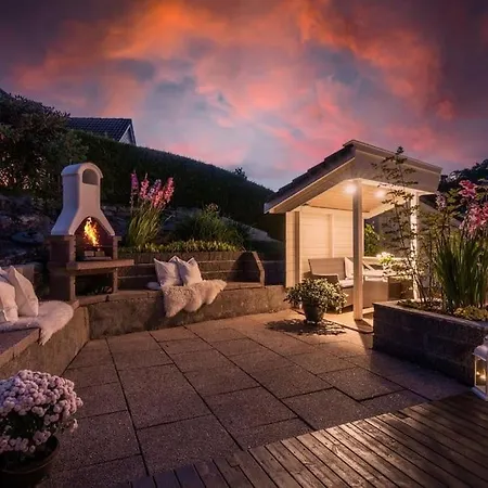 Вілла Large With A Lovely Garden, Perfect For Families!