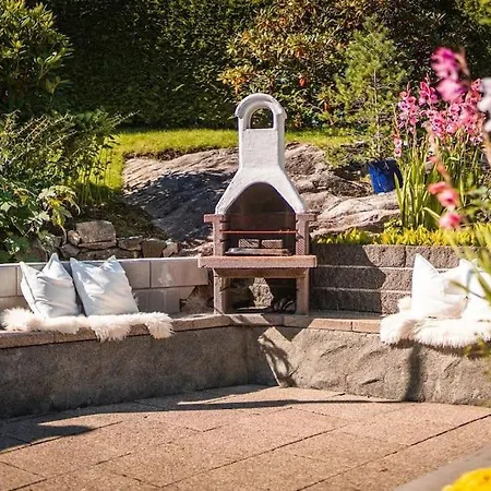 Large With A Lovely Garden, Perfect For Families! Вілла Берген