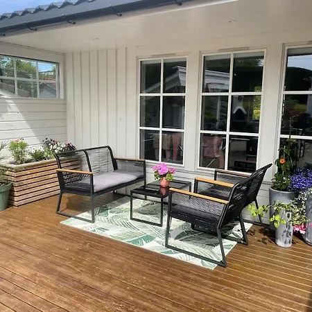 Large With A Lovely Garden, Perfect For Families! Берген