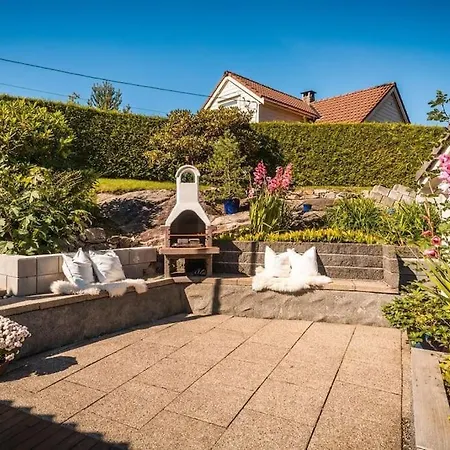 Вілла Large With A Lovely Garden, Perfect For Families!